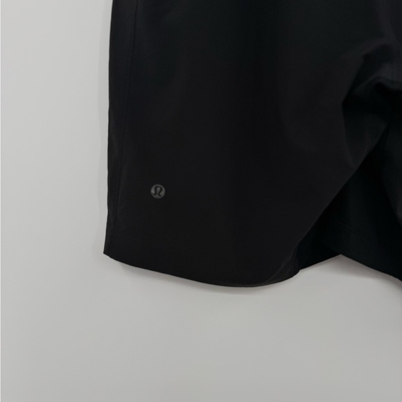 Lululemon T.H.E. Linerless Short 9" - Size Medium - Picture 4 of 5